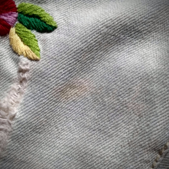 White Washed Jeans with Flowered Embroidery - Picture 4 of 4